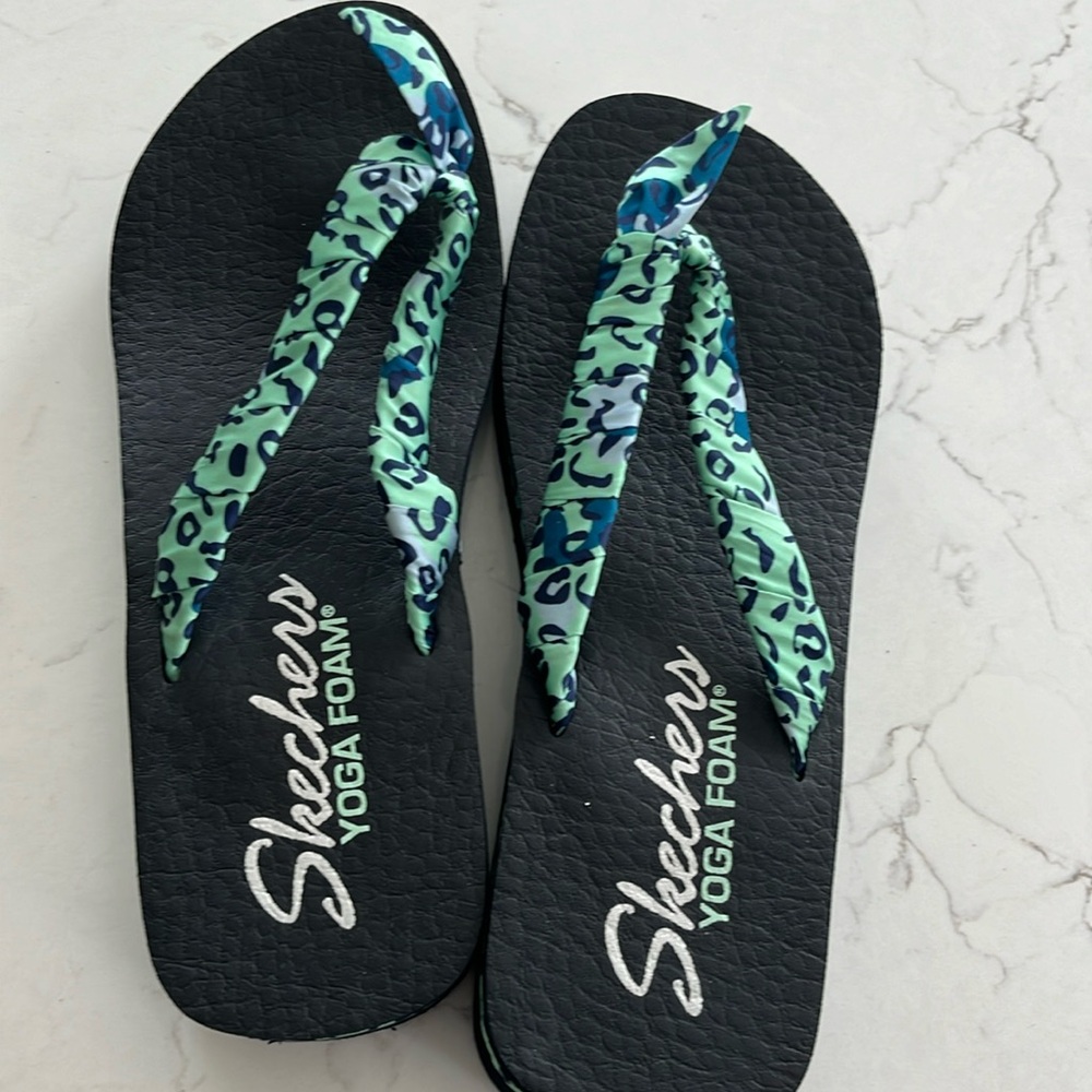 Sketchers Yoga Foam Sandals